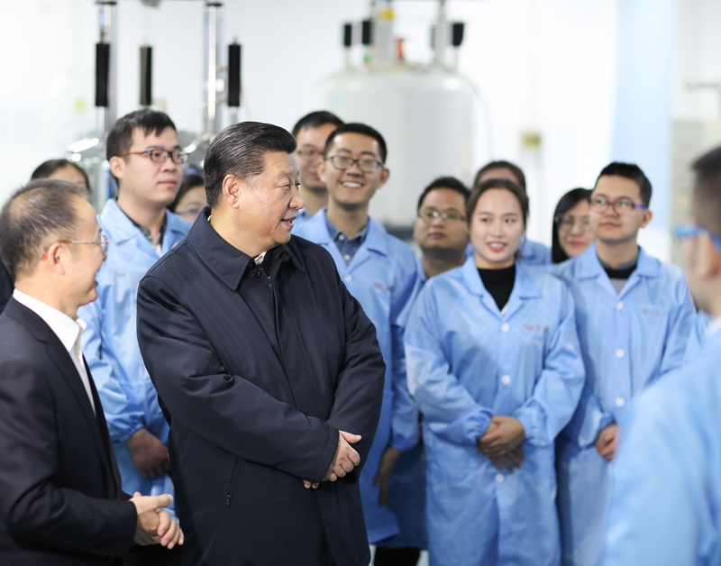 2019年1月17日，習近平在天津南開(kāi)大學(xué)元素有機化學(xué)國家重點(diǎn)實(shí)驗室同師生親切交流。