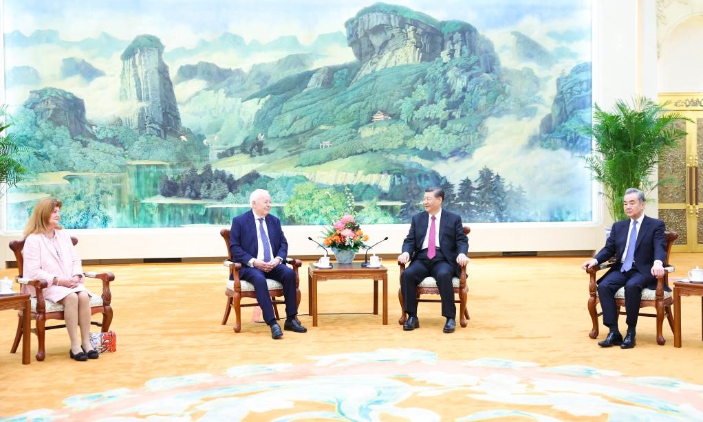 2024年4月8日，國家主席習近平在北京人民大會(huì )堂會(huì )見(jiàn)法國梅里?；饡?huì )主席梅里埃夫婦。新華社記者 黃敬文 攝
