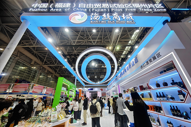 2024年3月18日，第四屆中國跨境電商交易會(huì )在福建福州開(kāi)幕。展會(huì )聚焦“鏈接跨境全流域 共建電商新生態(tài)”，集聚全國80余個(gè)外貿產(chǎn)業(yè)帶的上千家供應鏈企業(yè)。